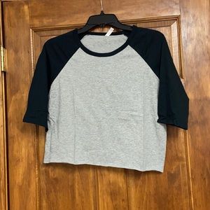 Women’s cropped t-shirt